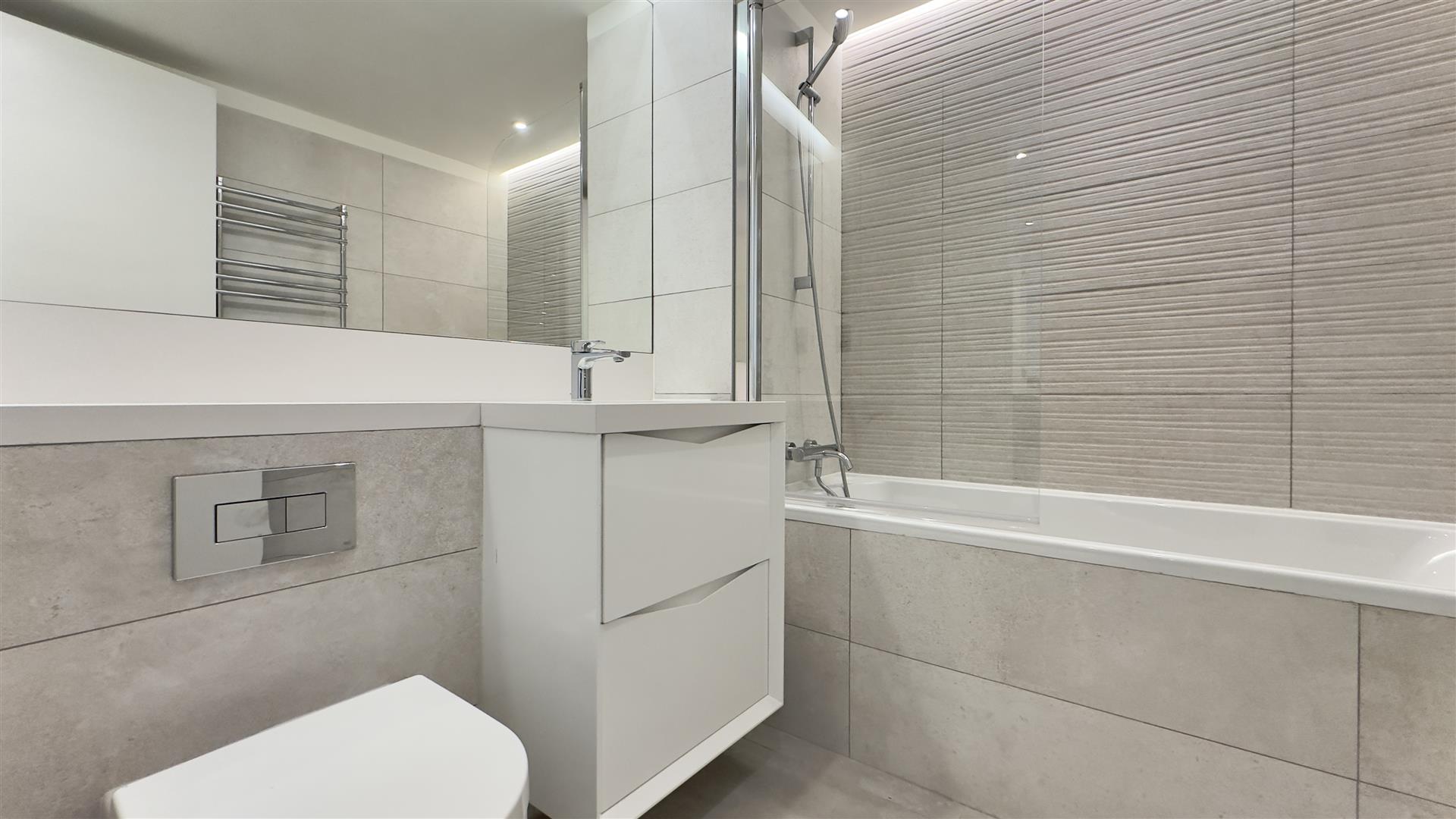 Image of Apartment - 3 Bedrooms - 2 Bathrooms for Rental in EuroCity-Gibraltar, Image 9